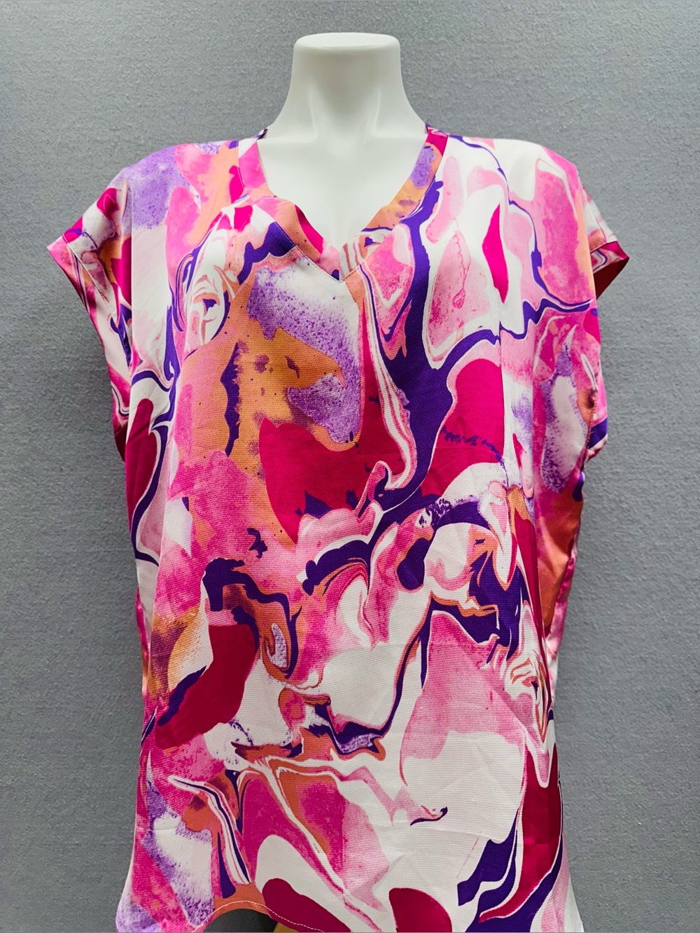 JODIFL Pink Purple Swirl V-Neck Top Size M